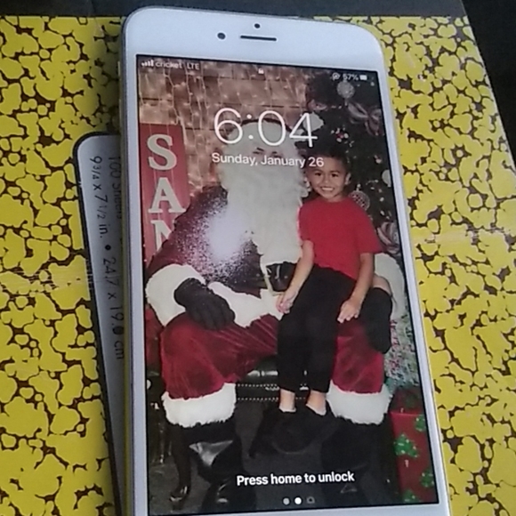 An iPhone 6plus - Picture 2 of 2